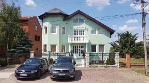 Guest House Luxotel Hotel in Timiș County