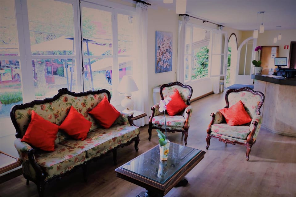 Shared lounge/TV area
