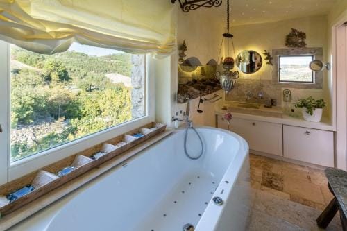 MarcheAmore - La Roccaccia relax, art & nature Hotel in Marche