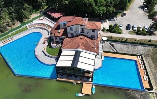 Jezero Kudrec Resort in Serbia