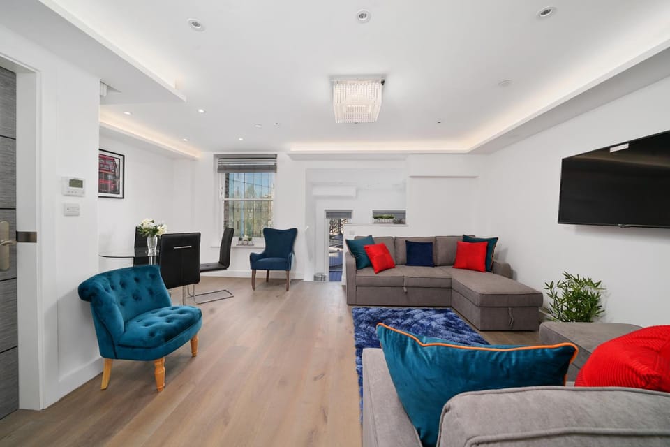 Shared lounge/TV area