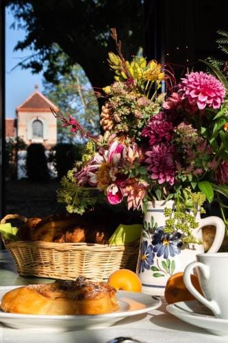 Le Pavillon d'Arnajon Hotel in Le Puy-Sainte-Réparade