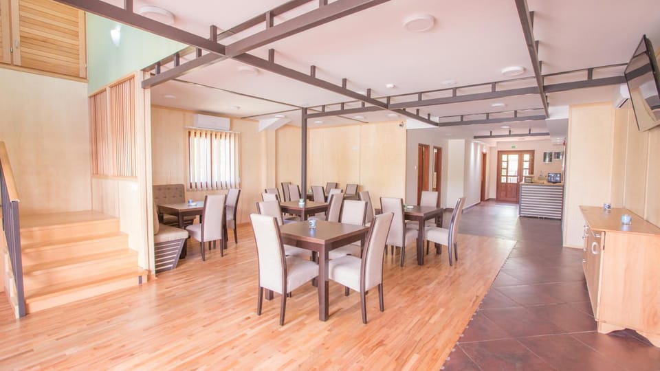 Shared lounge/TV area