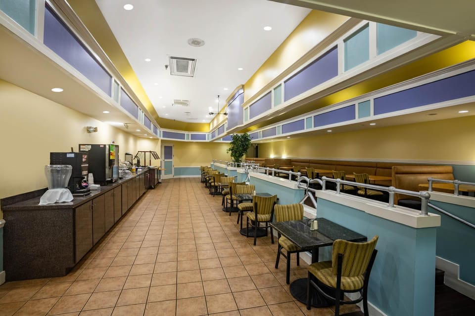 Super 8 by Wyndham Mobile I-65 Hotel in Mobile
