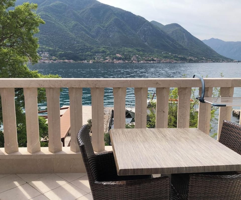 Apartments Bella di Mare Hotel in Dobrota