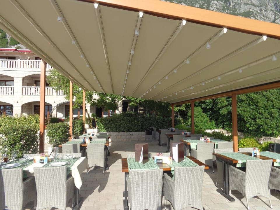 Apartments Bella di Mare Hotel in Dobrota