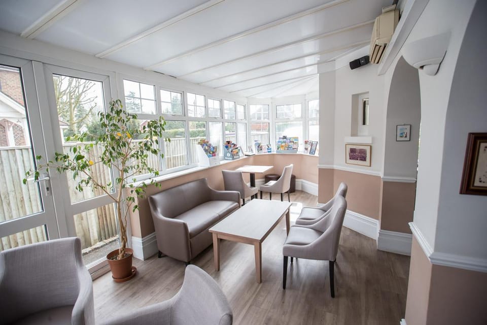 Corner House Gatwick Hotel in Horley