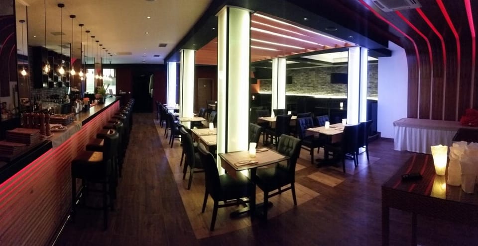 Sunset Split Rooms Hotel in Podstrana