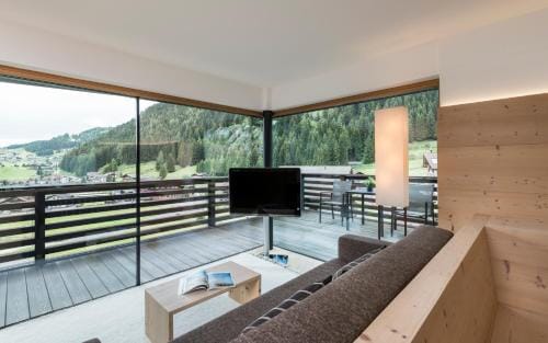 Saleghes Dolomites Residence Hotel in Sëlva