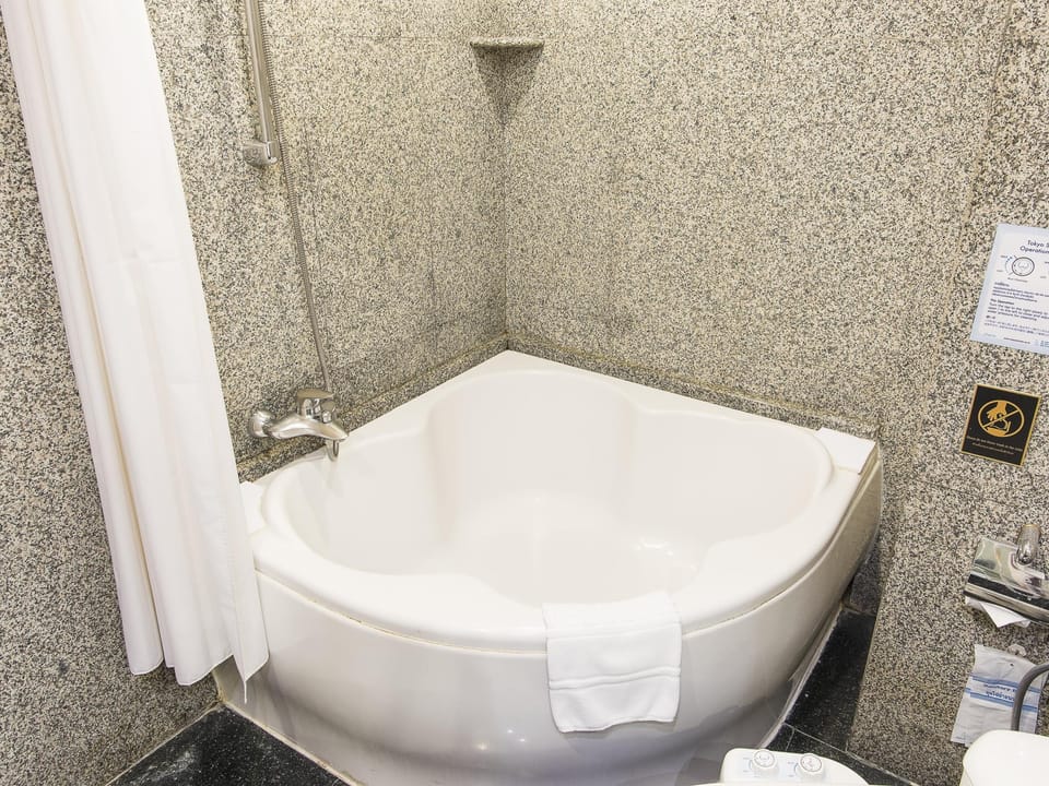Bathtub