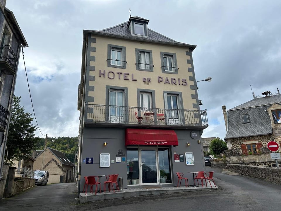 Logis Hotel de Paris Hotel in Auvergne-Rhône-Alpes