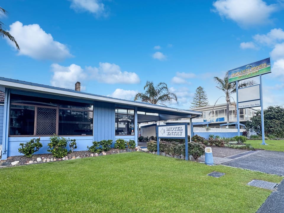 Golden Sands Motor Inn Motel in Forster