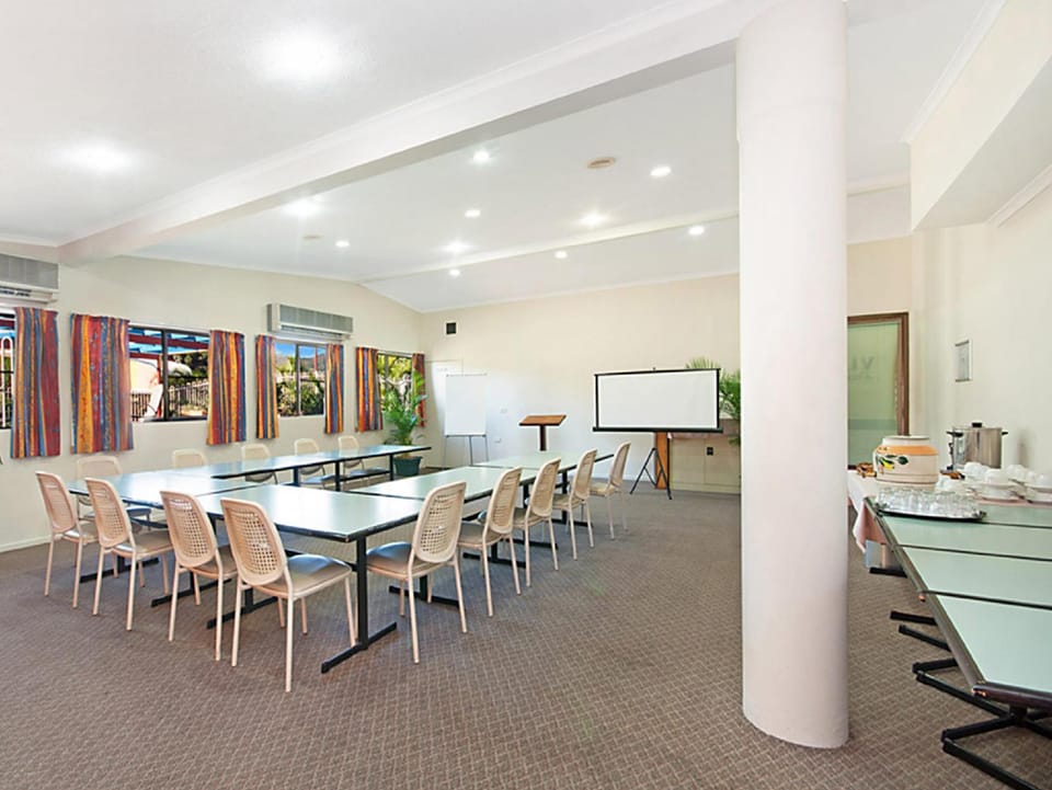 Cluden Park Motor Inn Motel in Queensland