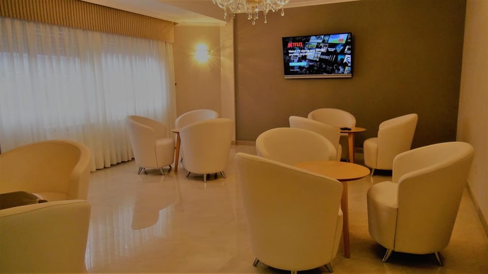 Shared lounge/TV area