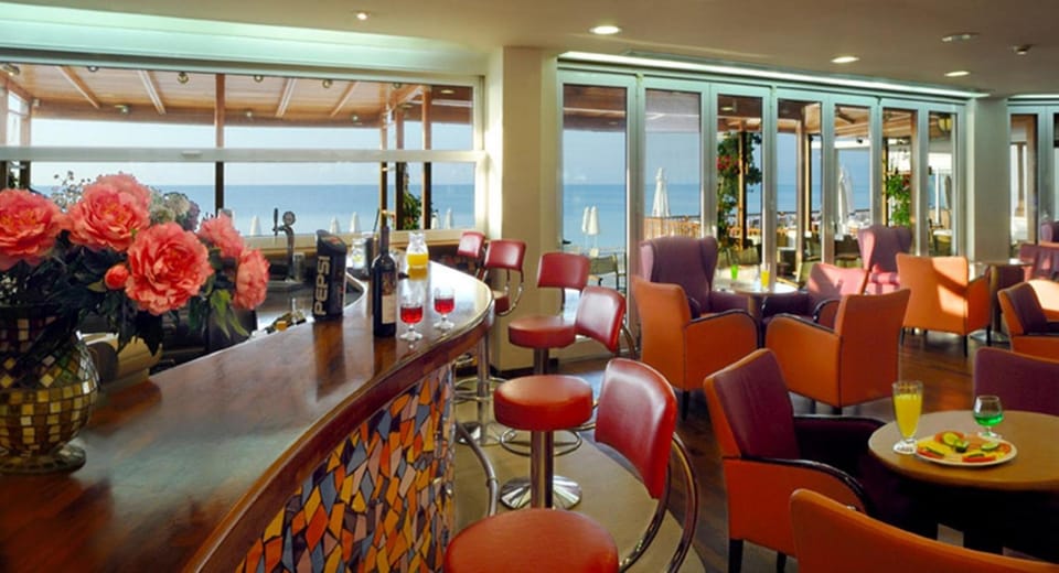 Bar/lounge