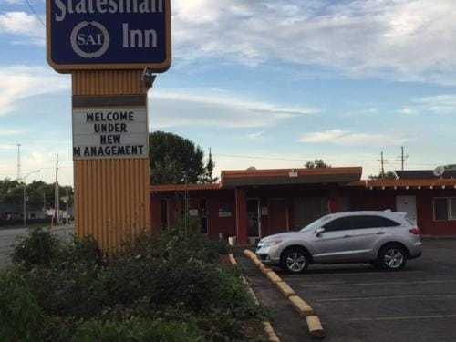 Statesman Inn Motel in Terre Haute