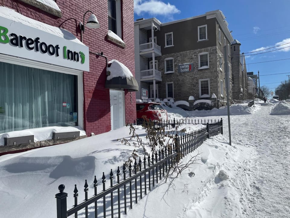 Barefoot Inn Hostel in Gatineau