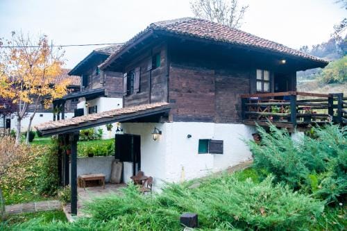 Etno Guest House Gorski car Hotel in Serbia