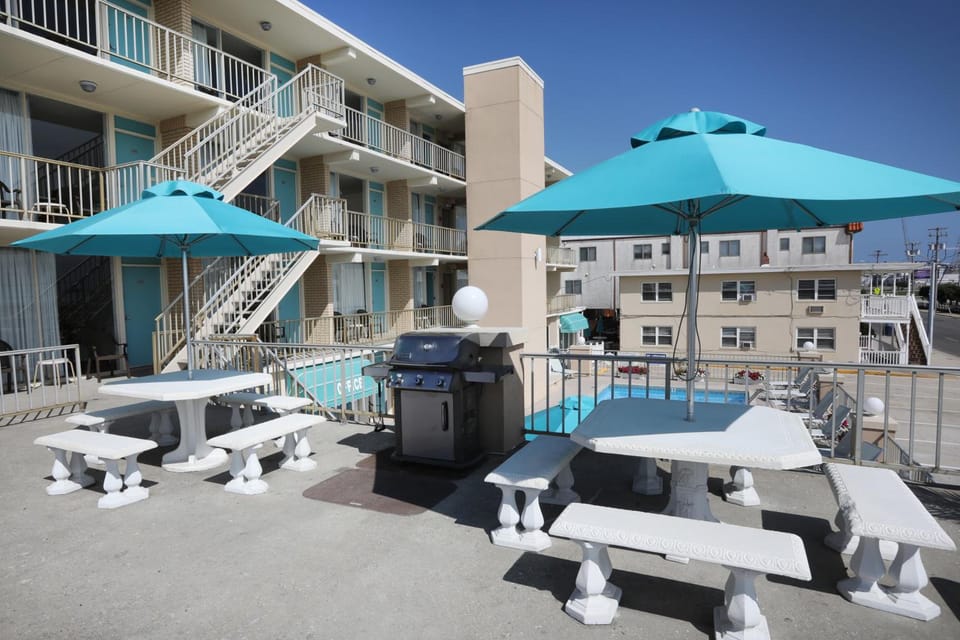Aquarius Oceanfront Inn Motel in Wildwood