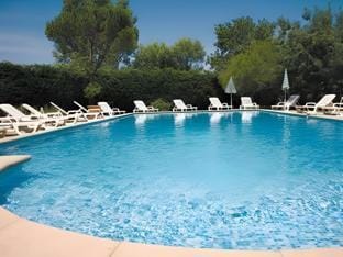 Hostellerie De La Source Hotel in Arles