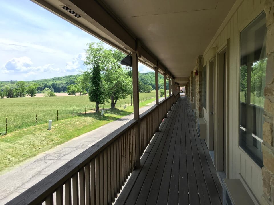 Salt Creek Inn Motel in Indiana