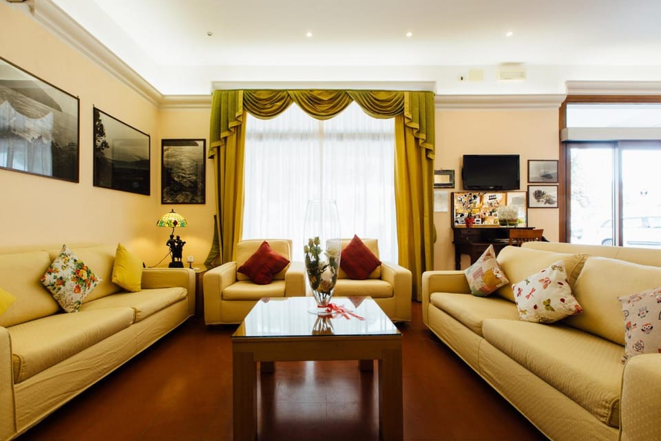 Shared lounge/TV area
