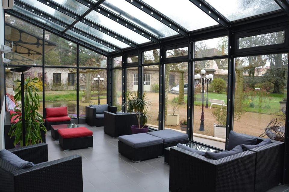 The Originals Boutique, Hotel Terminus, Bourg-en-Bresse Gare Hotel in Bourgogne-Franche-Comté