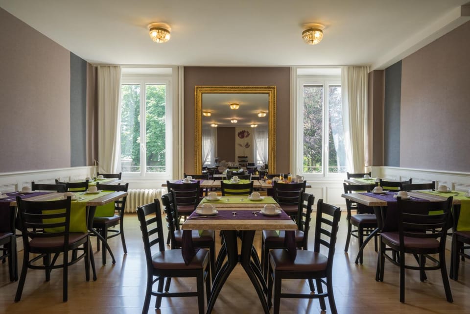The Originals Boutique, Hotel Terminus, Bourg-en-Bresse Gare Hotel in Bourgogne-Franche-Comté