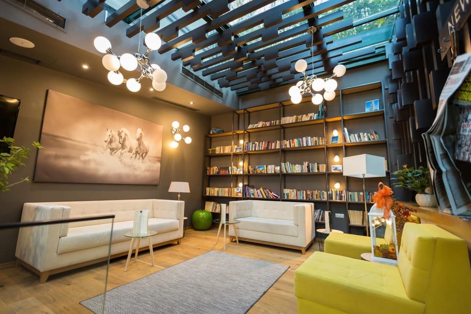 Shared lounge/TV area
