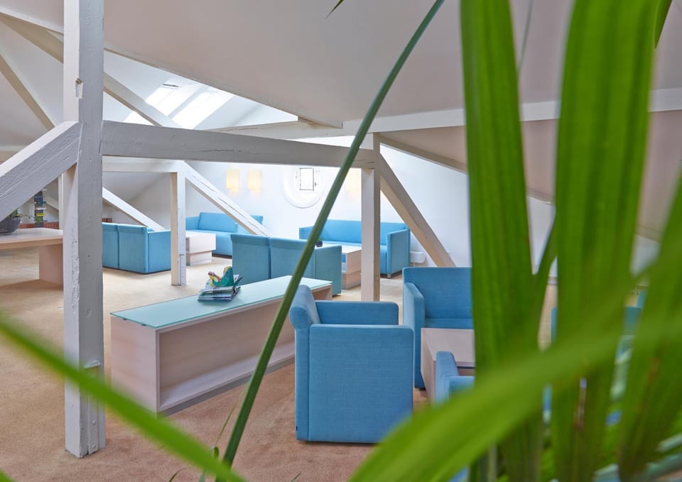 Shared lounge/TV area