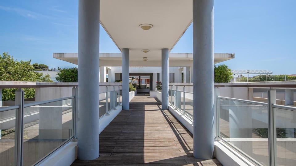 Vacanceole - Residence Le Crystal Apartment hotel in Cagnes-sur-Mer