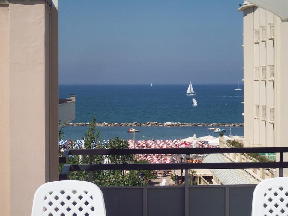Hotel Des Bains Hotel in Cattolica