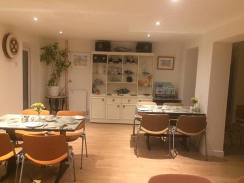 Crown House & Lodges B&B Hotel in England