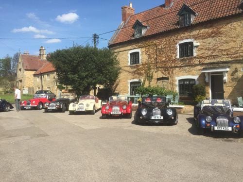 The Hare and Hounds Hotel in South Kesteven District