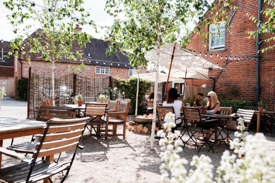 Bel and The Dragon-Kingsclere Inn in England