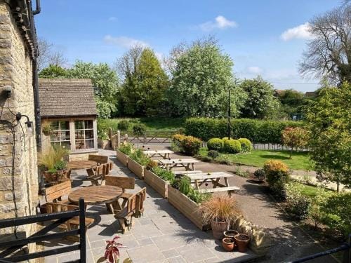 Killingworth Castle Hotel in West Oxfordshire District