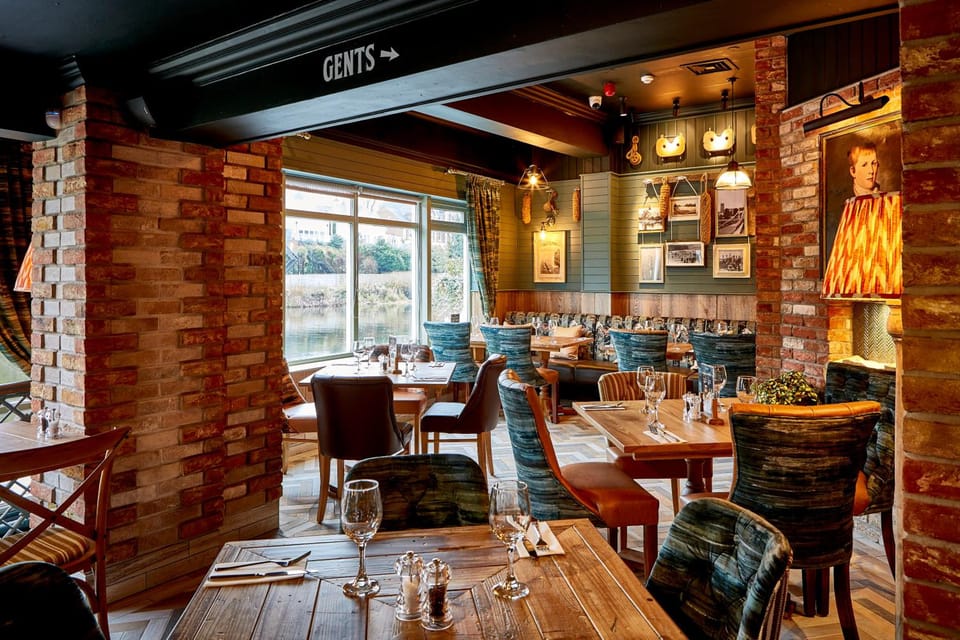 The Boathouse Inn & Riverside Rooms Inn in Chester
