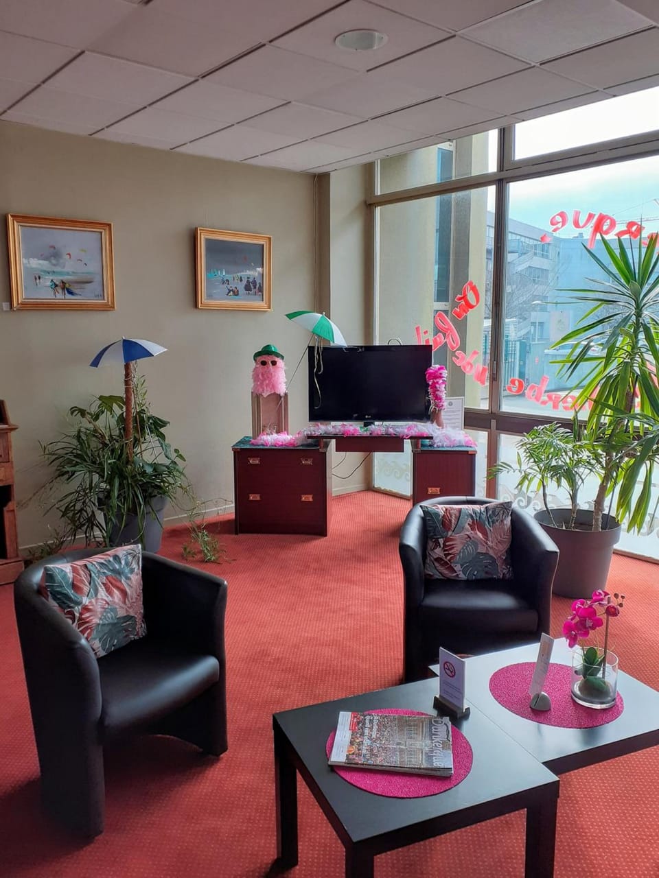 Shared lounge/TV area