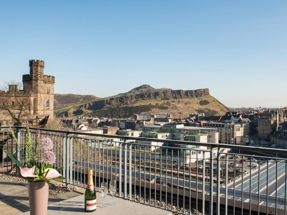 Princes Street Suites Apartment hotel in Edinburgh