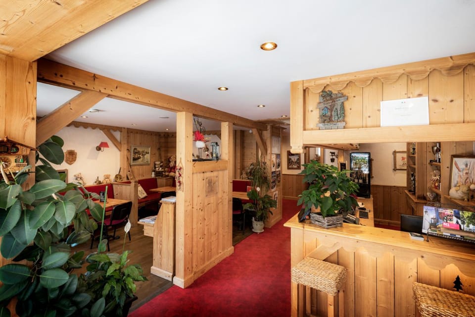 Hotel Le Littoral Hotel in Évian-les-Bains