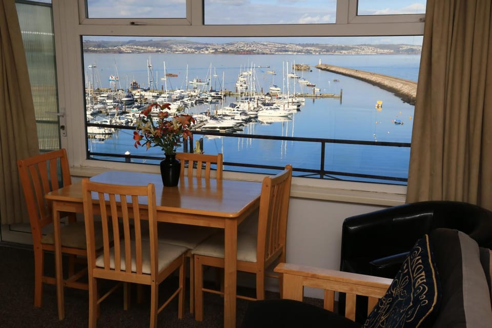 Devoncourt Devoncoast SeaView Apartments Hotel in Brixham