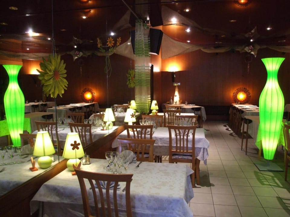 Hotel & Restaurant Azur Hotel in Provence-Alpes-Côte d'Azur