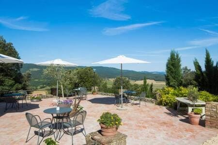 Podere La Castellina Hotel in Tuscany