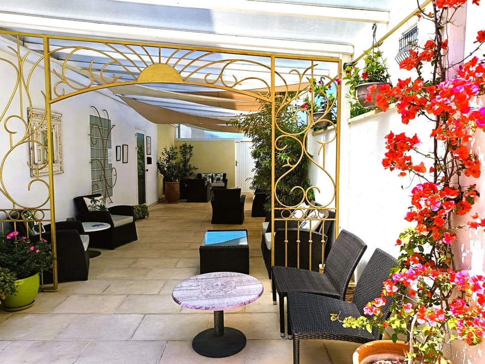 Hotel Le Mediterranee Hotel in Hyères