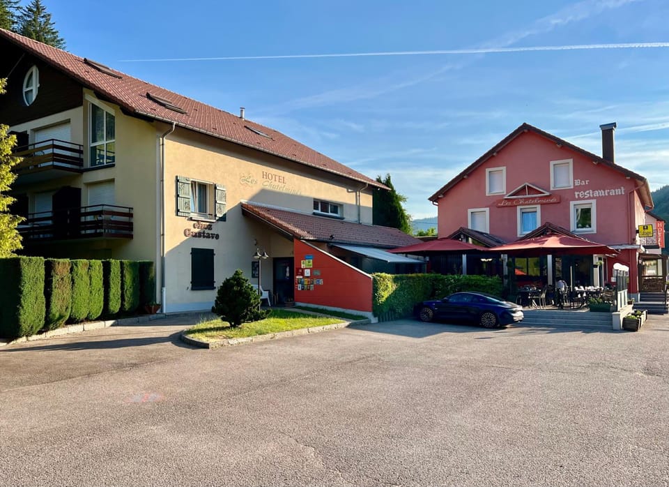 LOGIS HOTEL, CHALETS et RESTAURANT LES CHATELMINES Hotel in La Bresse
