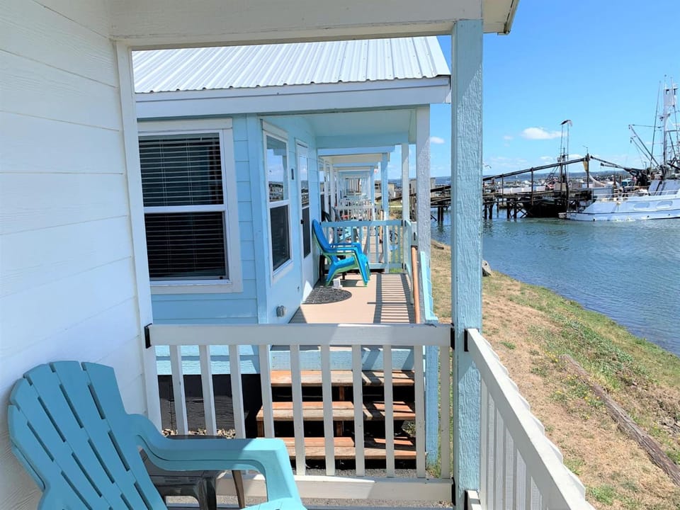 Westport Marina Cottages Motel in Westport