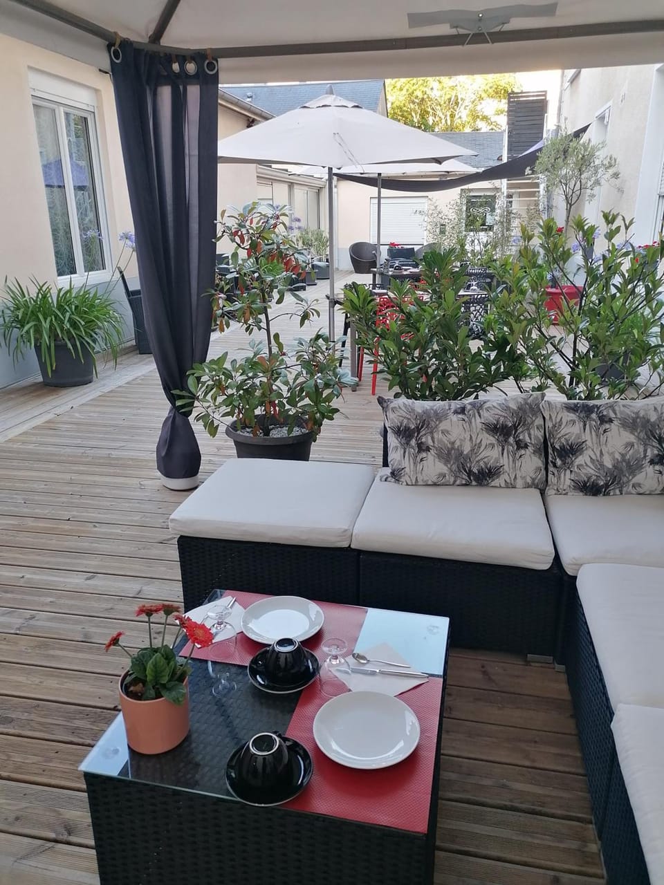 Logis Hotel - Le Charleston Hotel in Le Mans