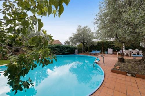 villa di charme con piscina e jacuzzi tra Roma e Viterbo Hotel in Lazio