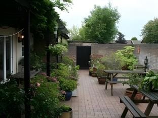 The Beaumont Accommodation Hotel in Louth