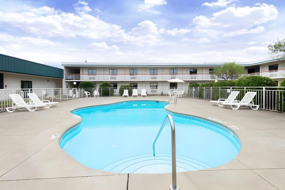 Sprucewood Inn Hotel in Lake Erie